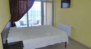 Гостиница Легенда Алушты Алушта Двухместный номер с 1 кроватью с видом на море-3